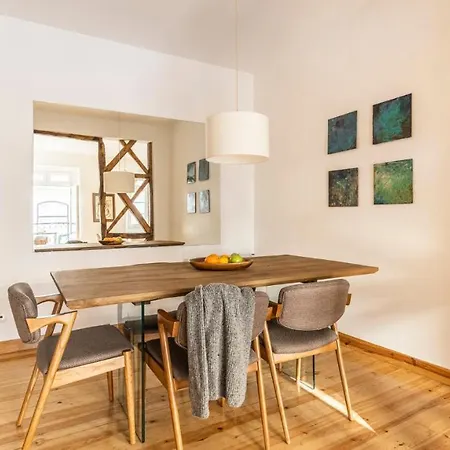 Plum Guide - The Quintet Apartamento Lisboa
