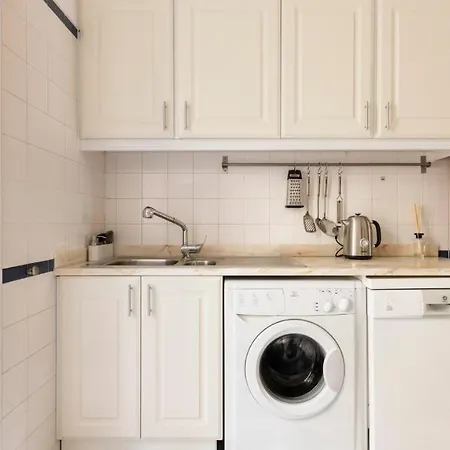 Plum Guide - The Quintet Apartment